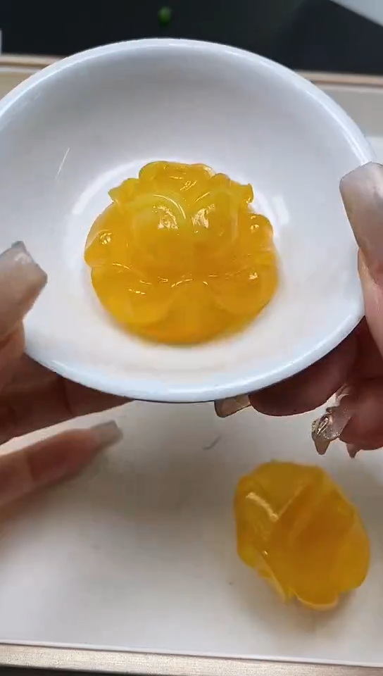 【闪购商品】未镶嵌蜜蜡裸石M89 鸡油黄蜜蜡 玫瑰花牌1个9.9元