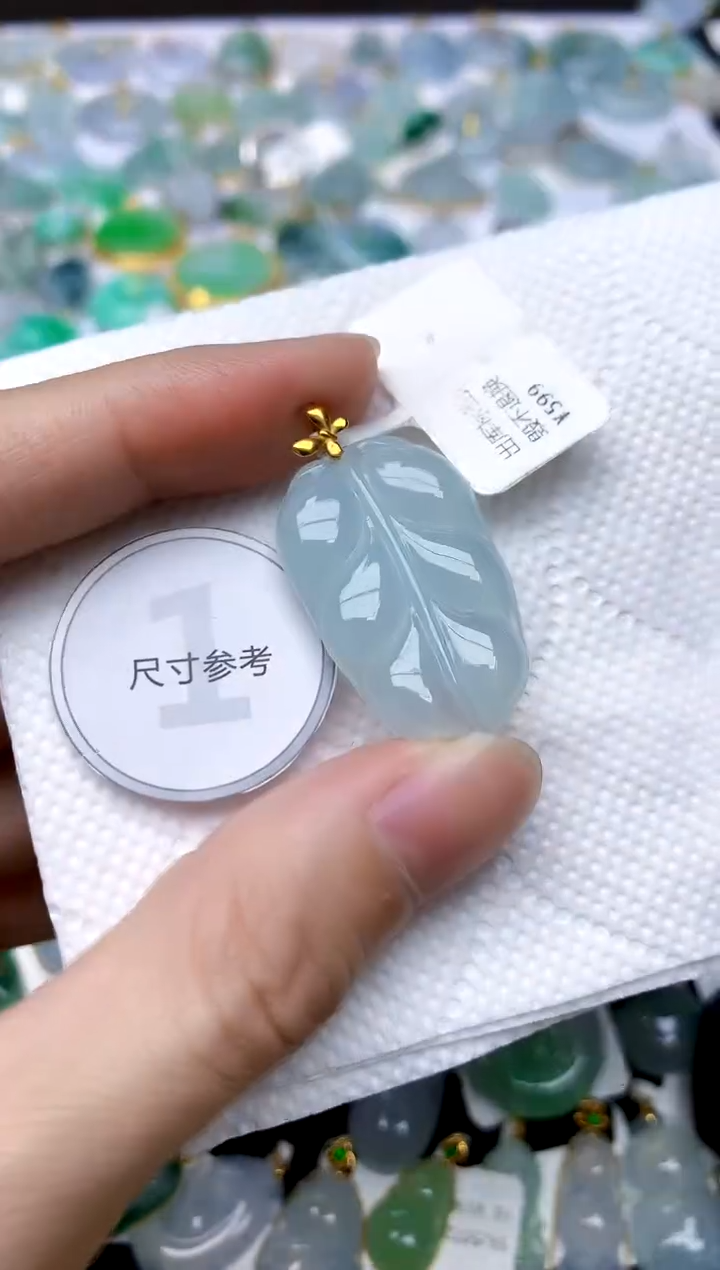 颈饰18K金镶嵌翡翠天然A货翡翠