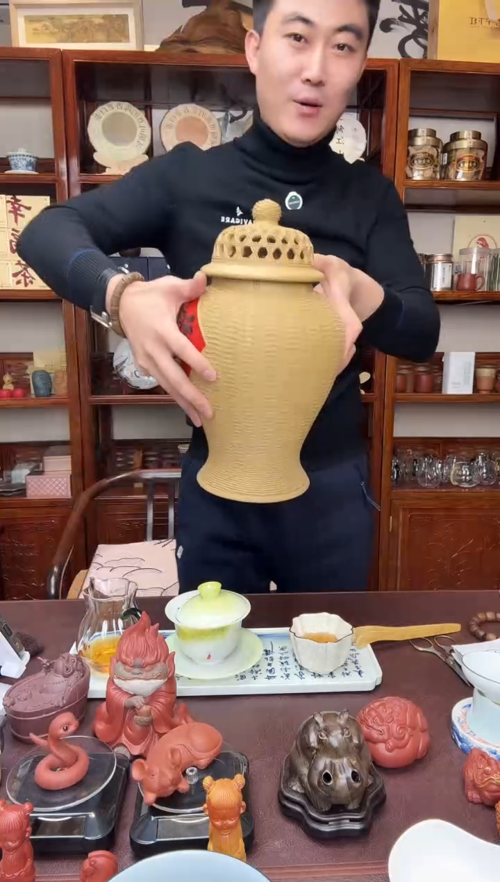 段泥紫砂茶叶罐精致