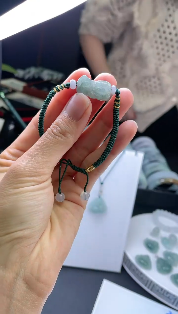 【闪购商品】翡翠挂件未镶嵌貔貅手绳一个
