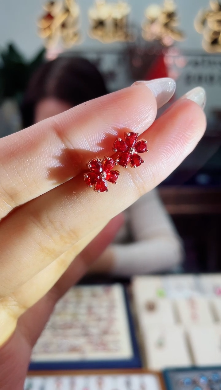 【闪购商品】彩色蓝宝石耳饰银S925镶嵌耳饰