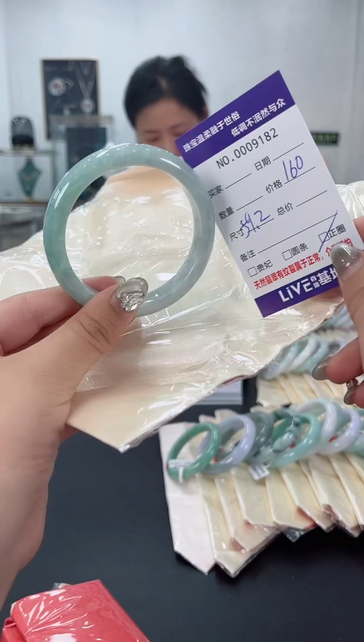 【闪购商品】翡翠手镯未镶嵌天然翡翠A货