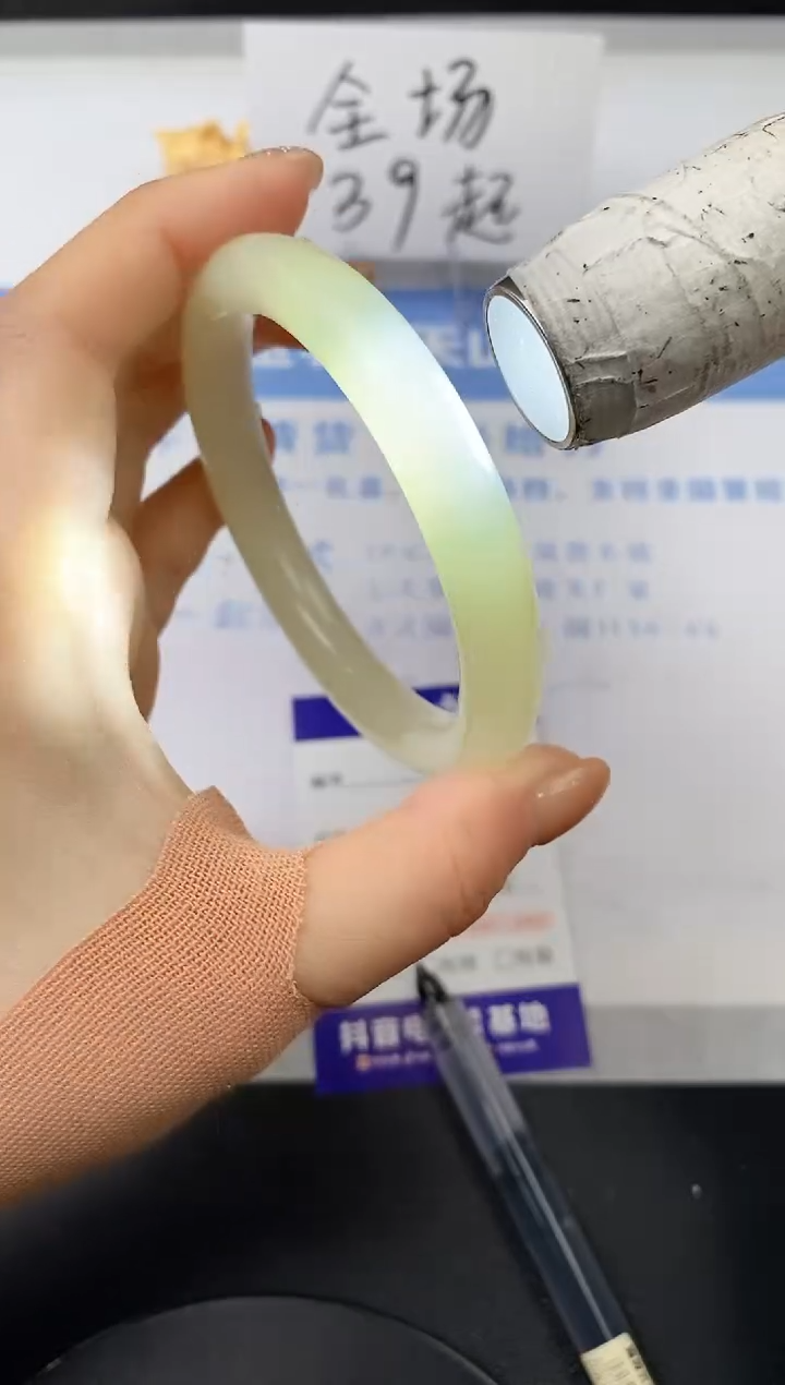 【闪购商品】石英质玉手镯未镶嵌s10