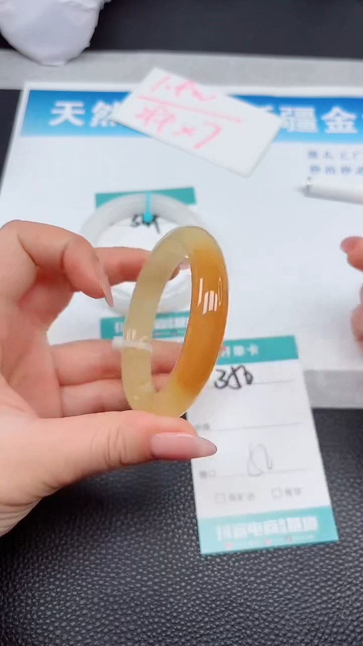 【闪购商品】石英质玉手镯未镶嵌A350