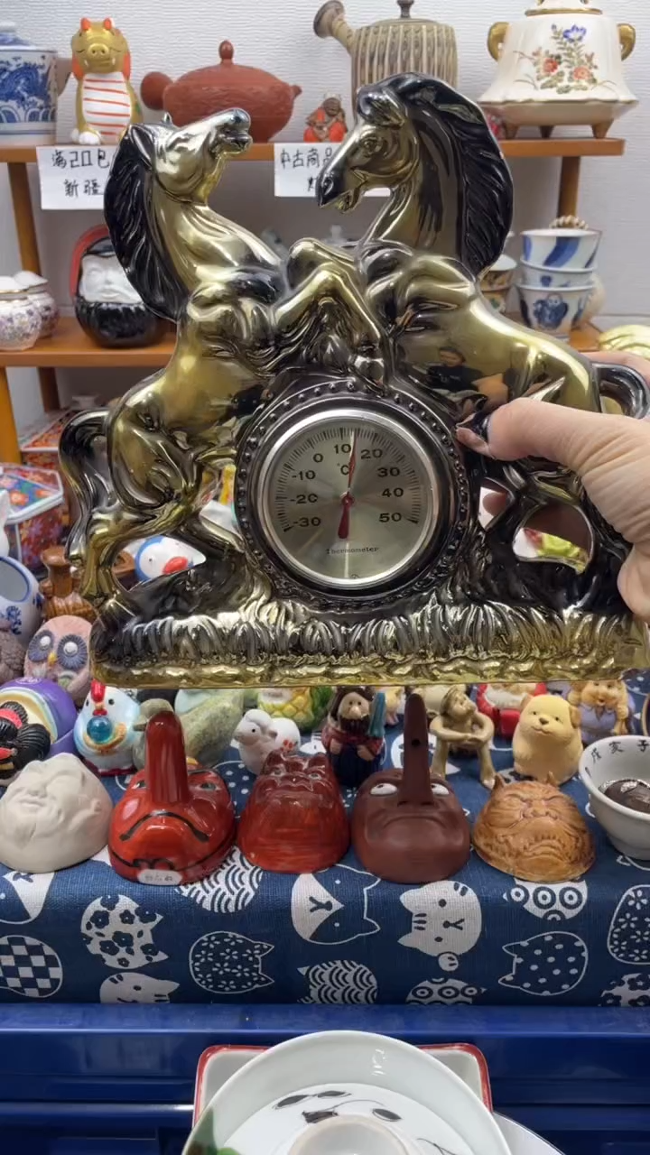 当代瓷器日瓷金马温度计摆件
