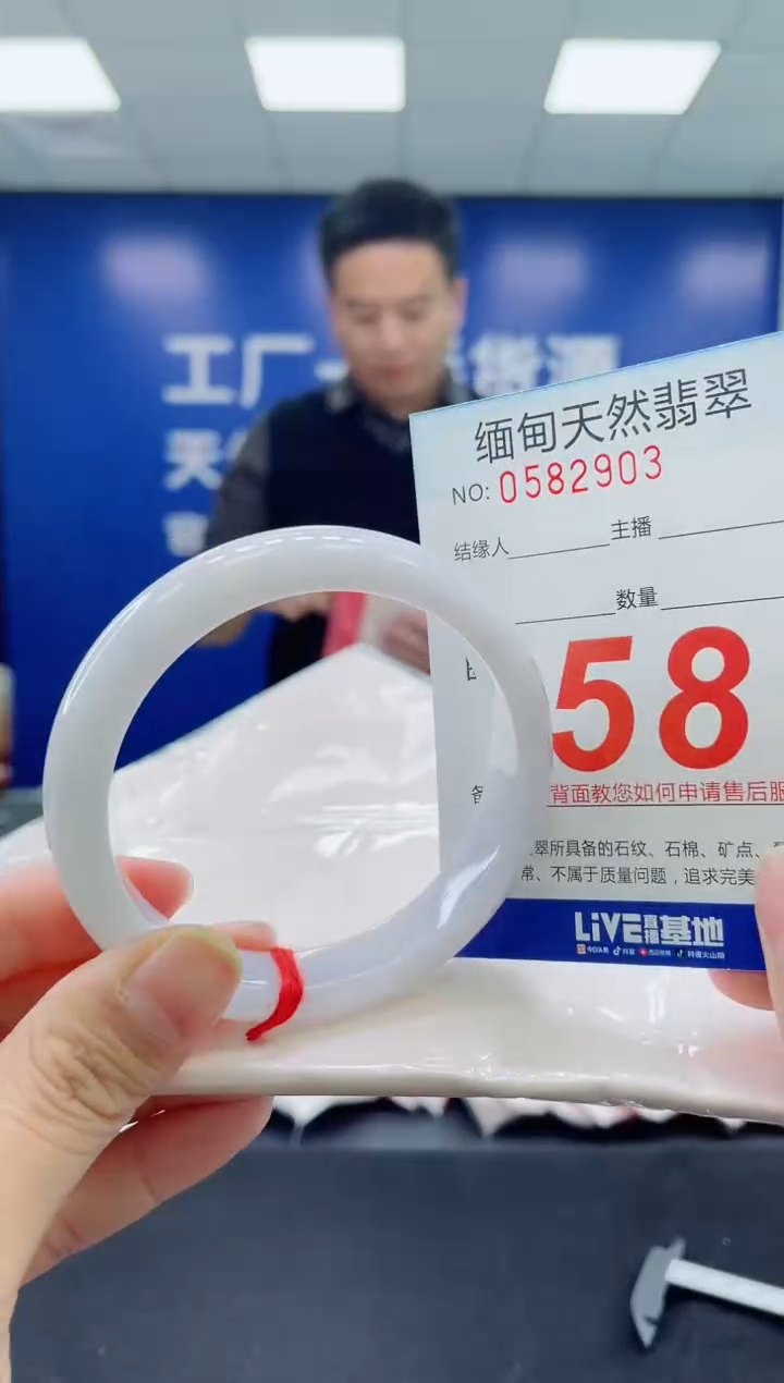 未镶嵌手镯翡翠天然翡翠手镯