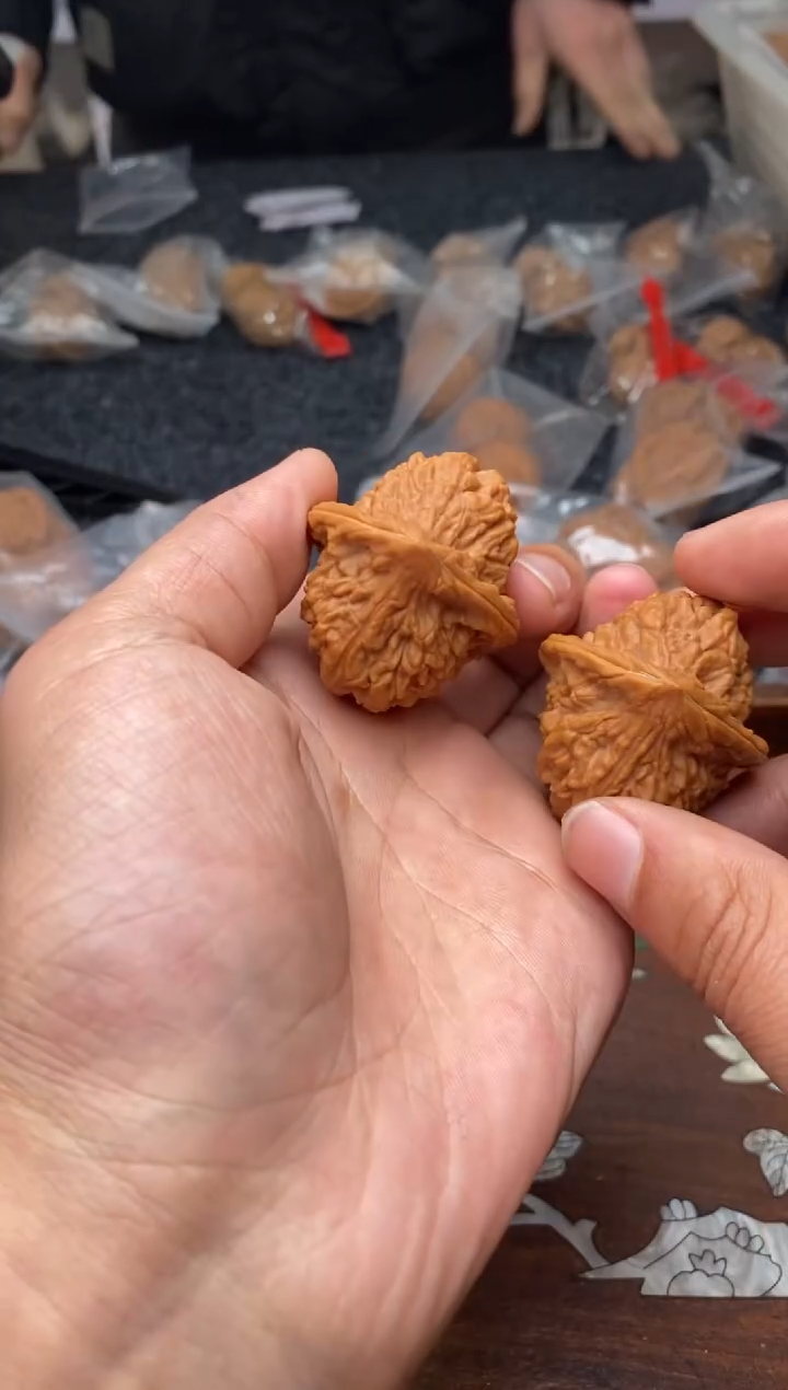 【闪购商品】文玩核桃把件A194号42尺九月