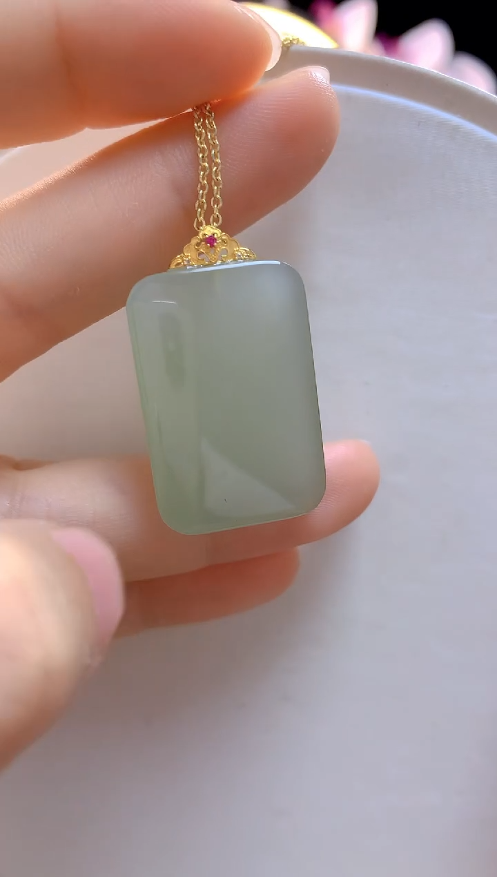 和田玉18K金镶嵌吊坠(赠链)冰晴无事牌