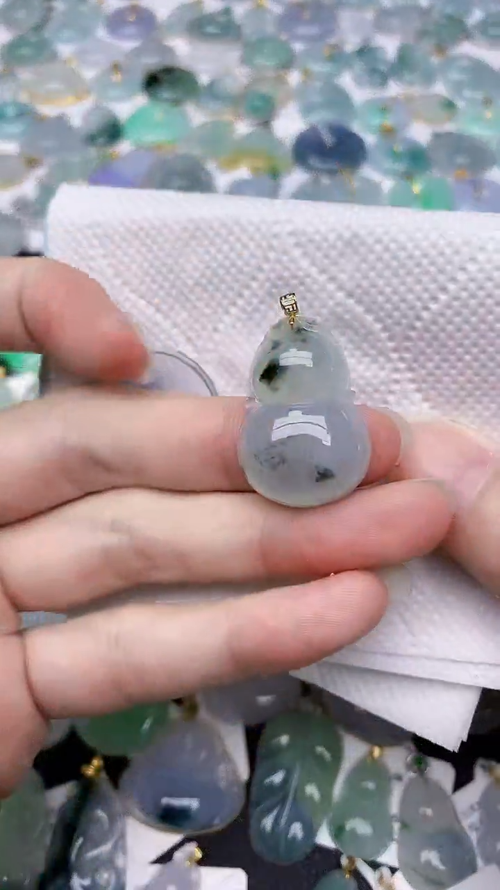 颈饰18K金镶嵌翡翠天然A货翡翠
