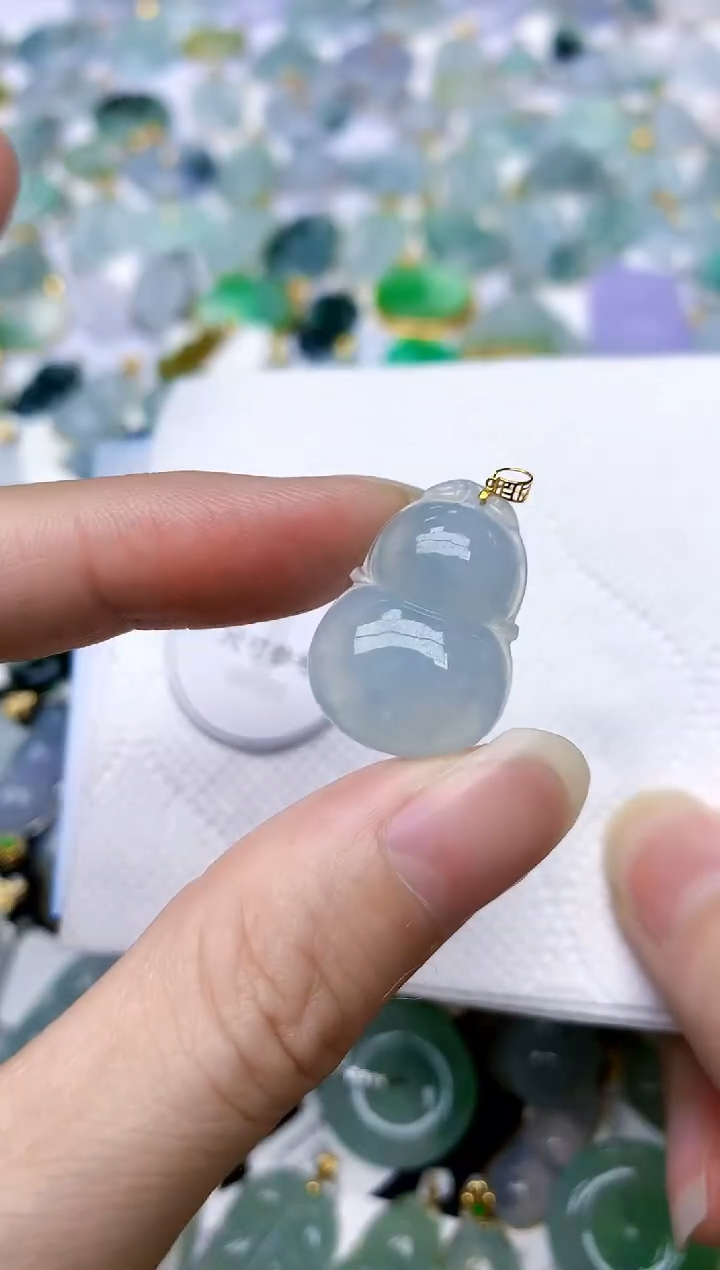 颈饰18K金镶嵌翡翠天然A货翡翠