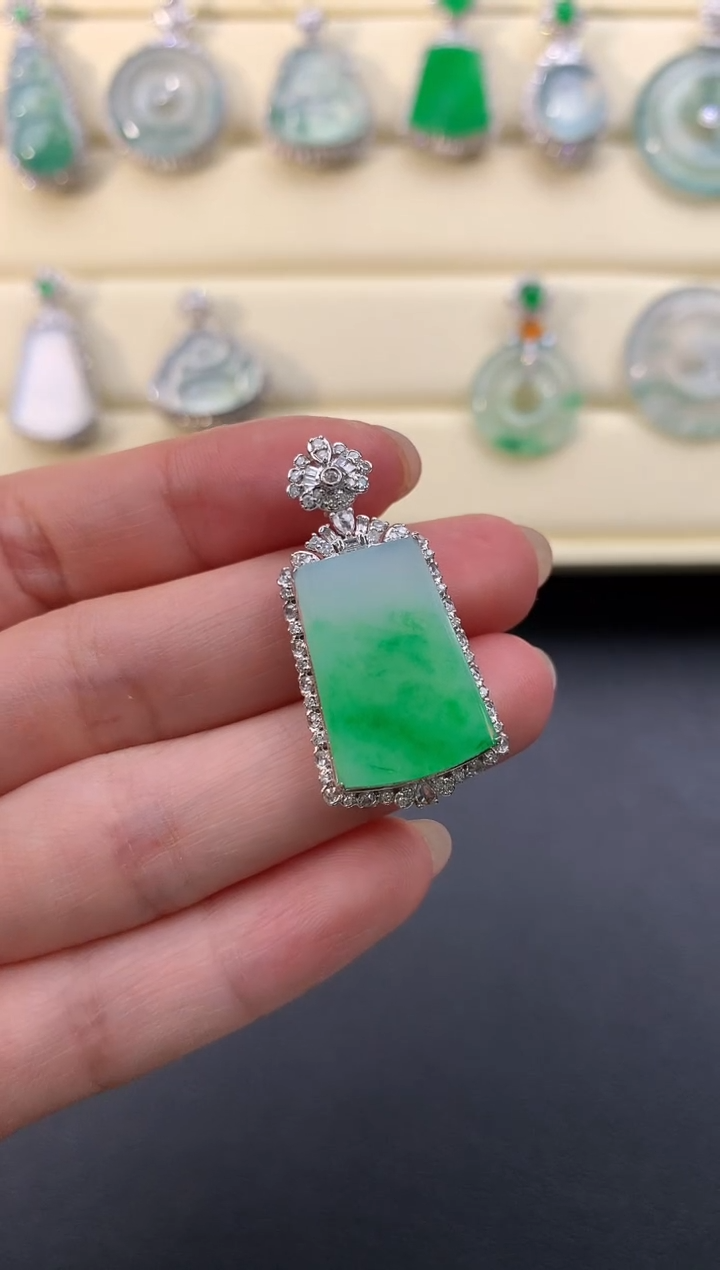 【闪购商品】翡翠颈饰18K金镶嵌D874        