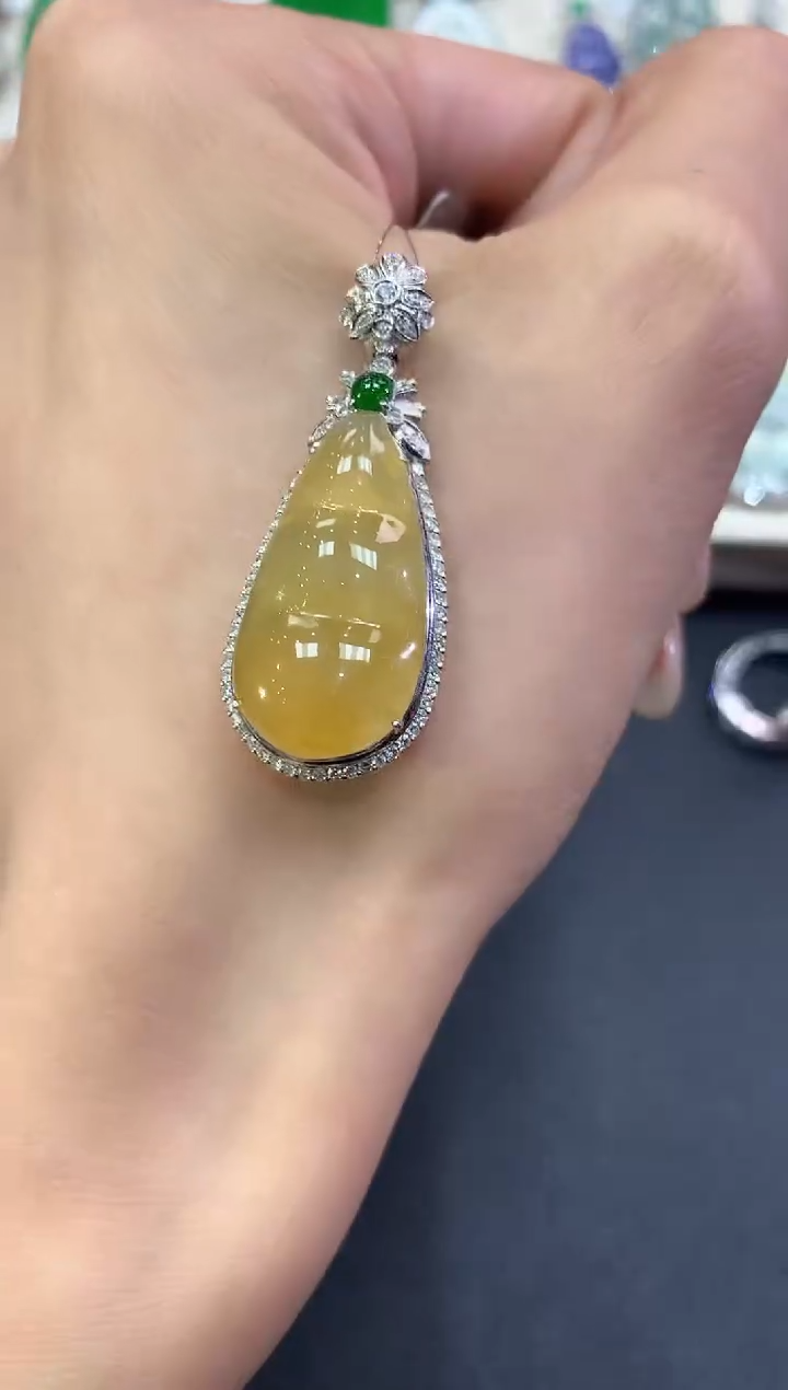 【闪购商品】翡翠吊坠(不含链)18K金镶嵌q51     