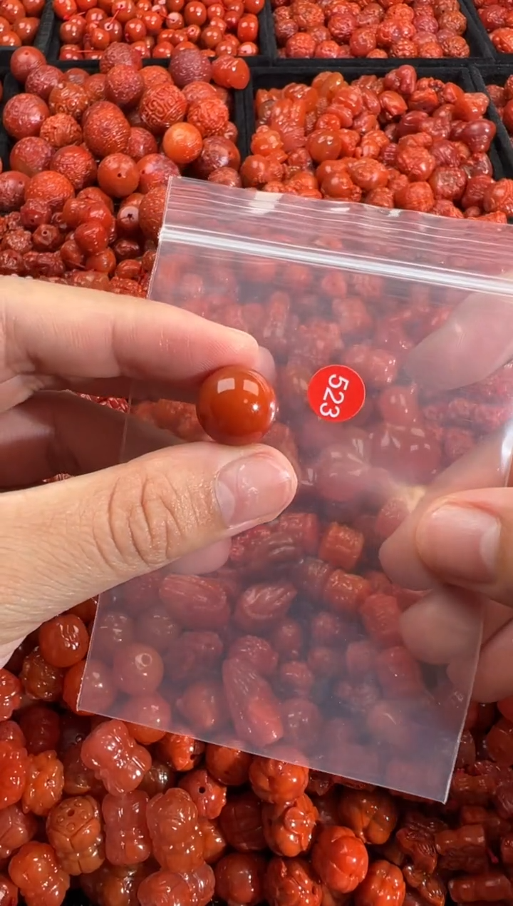 南红玛瑙未镶嵌颈饰1