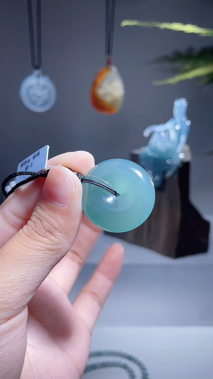 颈饰未镶嵌翡翠平安扣