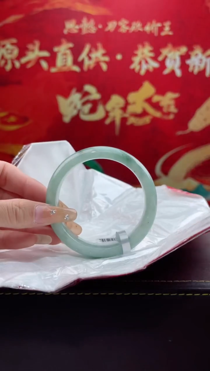 【闪购商品】翡翠手镯未镶嵌8翡翠手镯（微瑕）