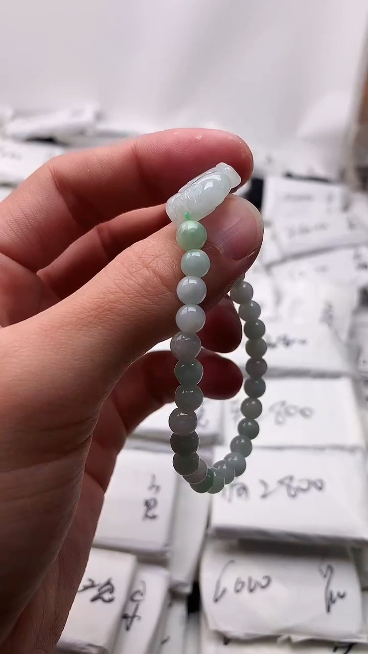 翡翠未镶嵌颈饰貔貅手链