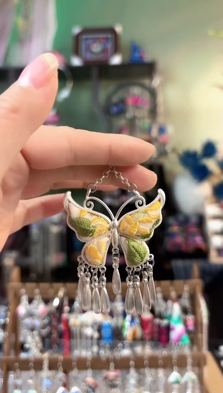 彩云南阁非遗老绣苗银饰品714