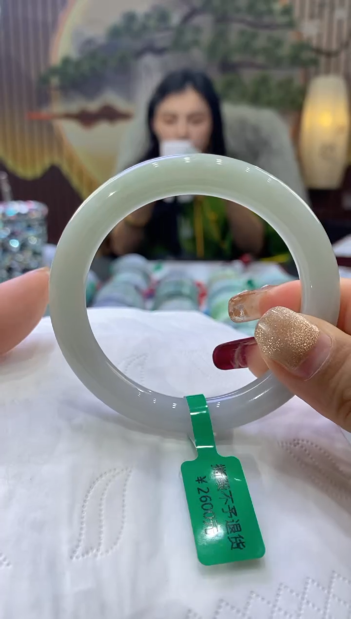 【闪购商品】翡翠手镯未镶嵌多人00705