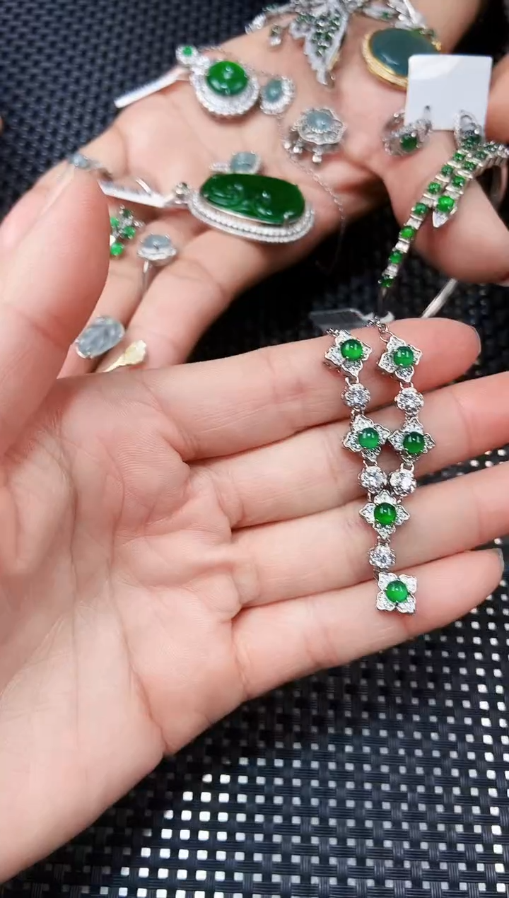 【闪购商品】翡翠颈饰未镶嵌111111111