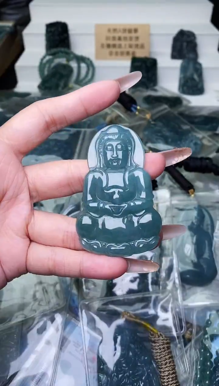 颈饰未镶嵌翡翠 