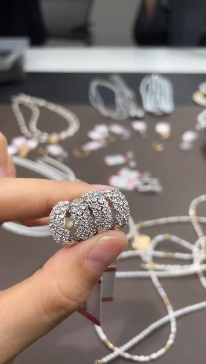 【闪购商品】钻石耳饰18K金镶嵌TA0213-1186-625/多样性发