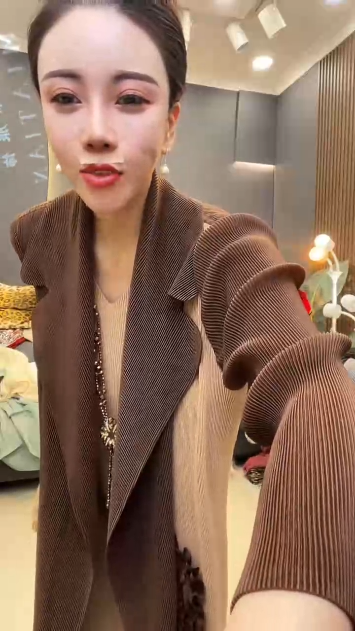 聚酯纤维（涤纶）咖色2侧盘花