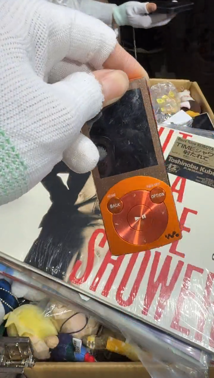 8新威**凛586   中古商品，瑕疵品，不保好坏。
