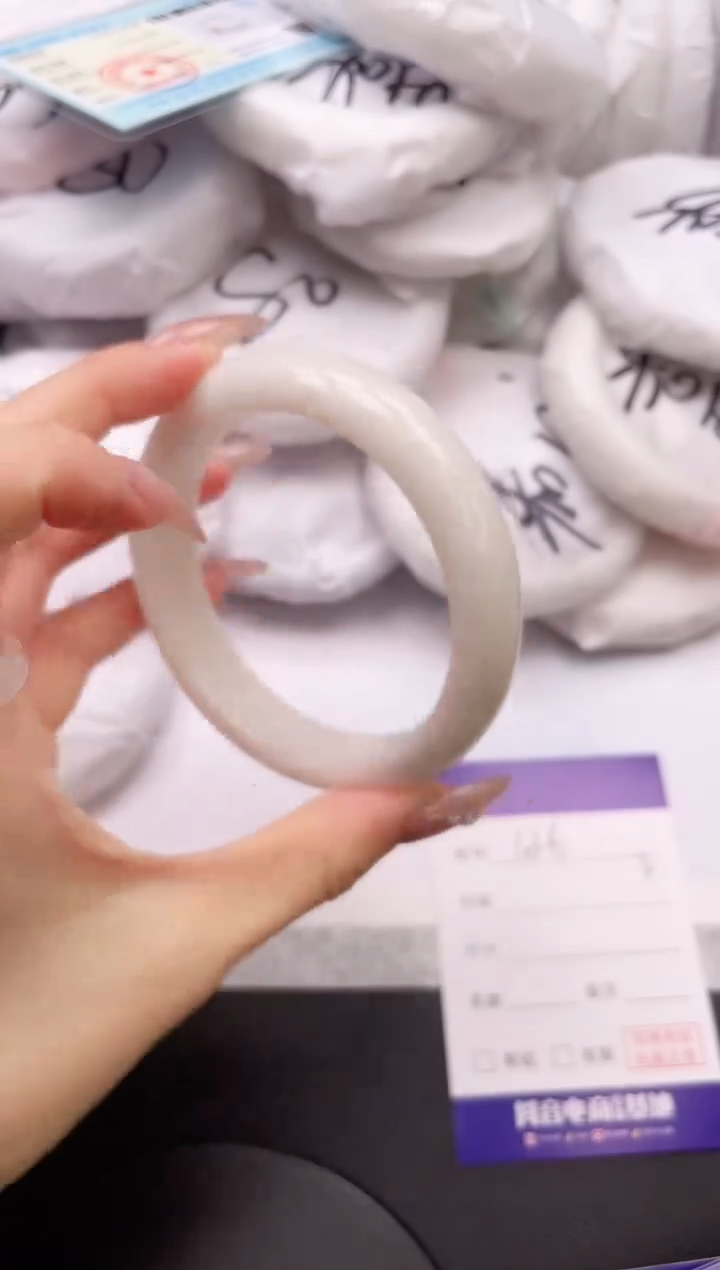 【闪购商品】和田玉手镯未镶嵌24K136-60