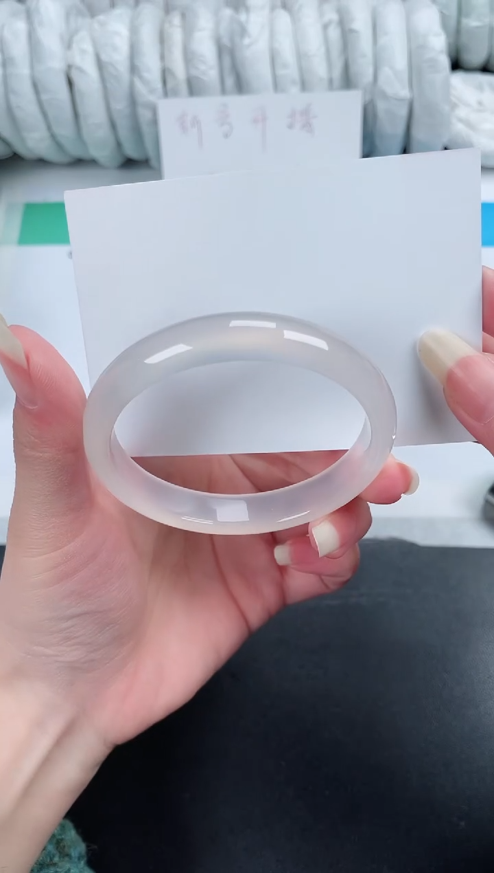 【闪购商品】石英质玉手镯未镶嵌90-57.5