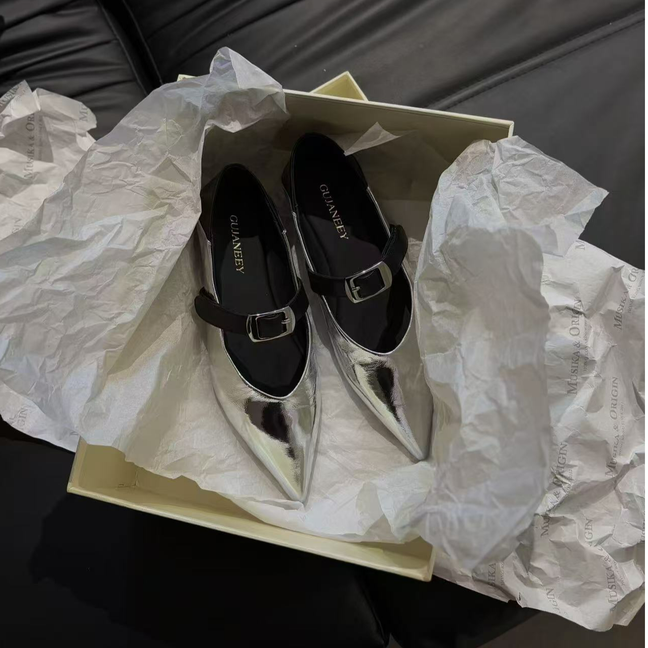 2025新品轻奢名媛风气质玛丽珍鞋时尚尖头一字皮带扣平跟浅口单鞋