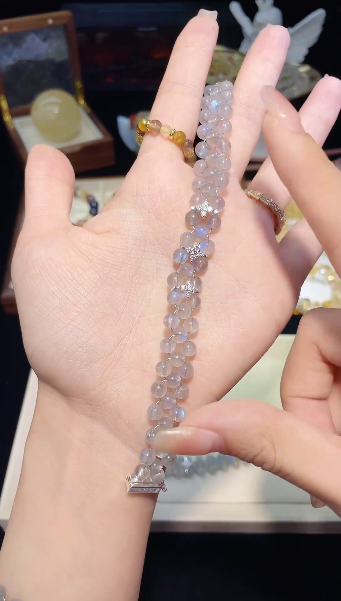 18K金镶嵌手串水晶月光纪