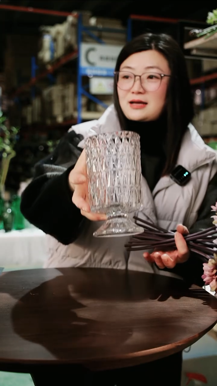 法式高脚玻璃花瓶 