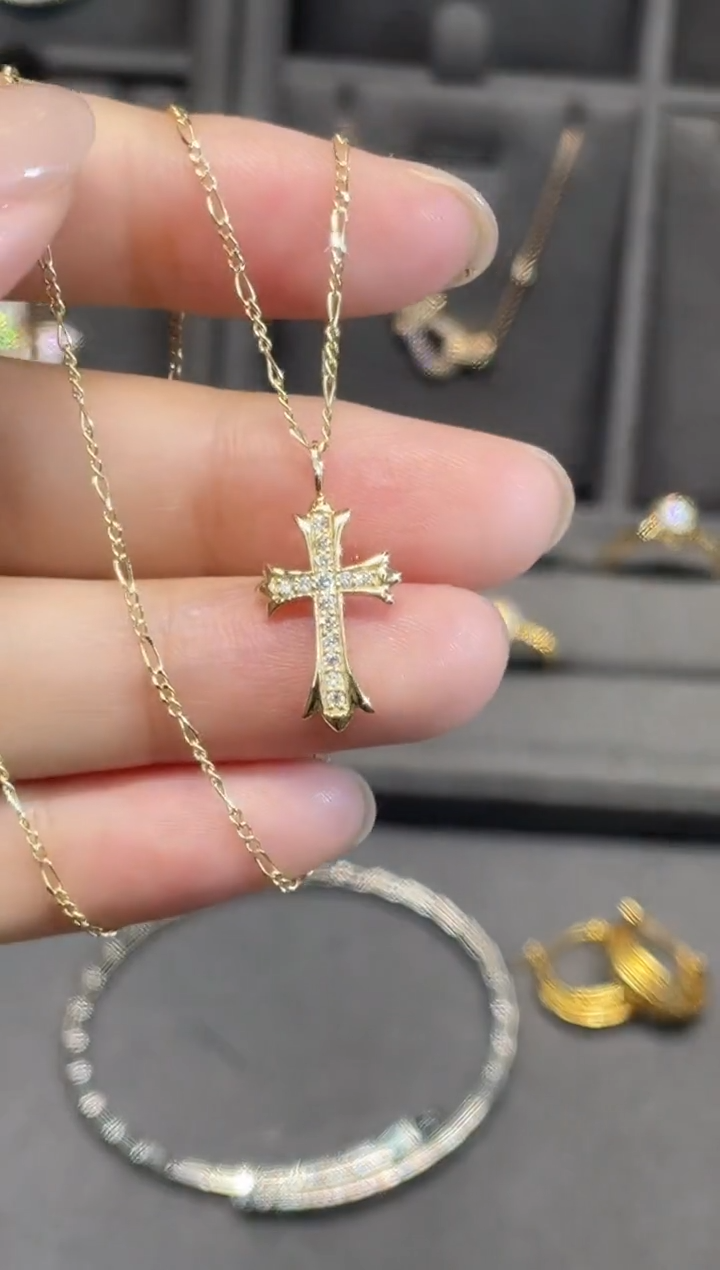 项链18K金镶嵌钻石十字架克罗心钻石项链