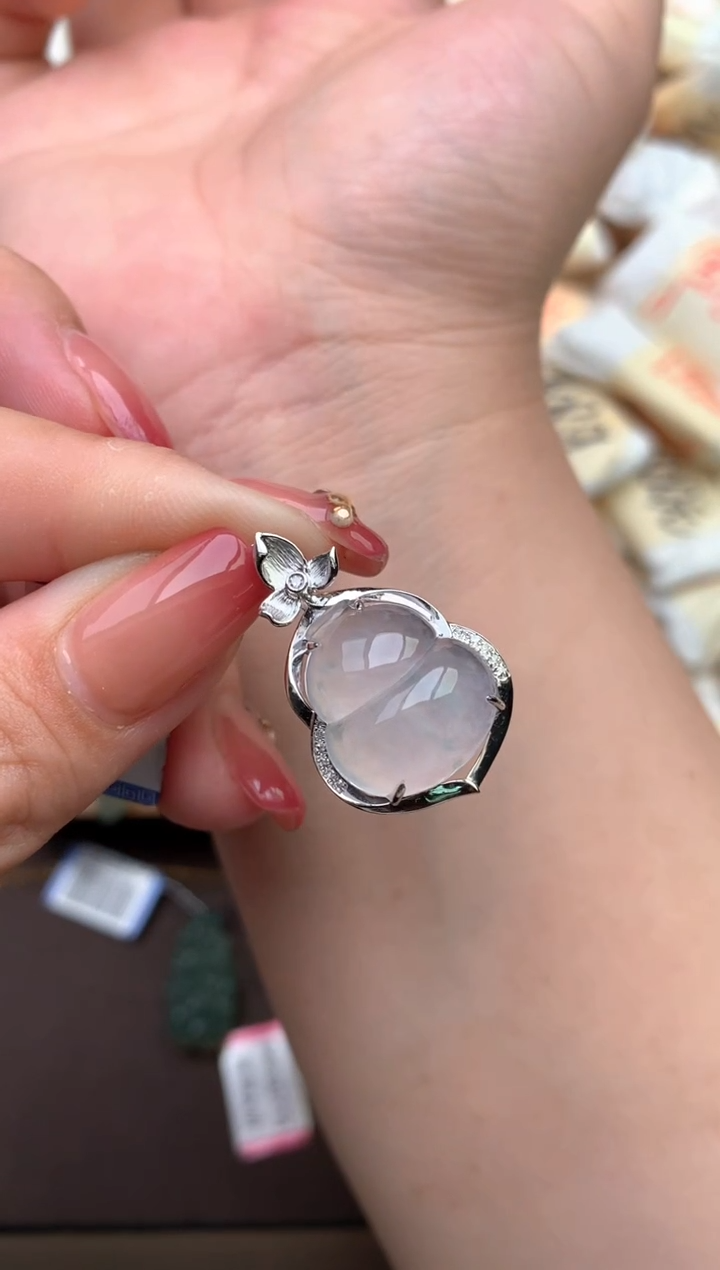 翡翠18K金镶嵌挂件—
