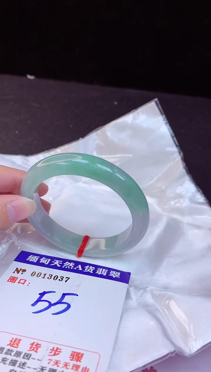 【闪购商品】翡翠手镯未镶嵌55+