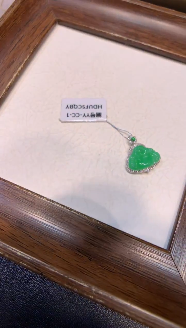 颈饰18K金镶嵌翡翠佛公