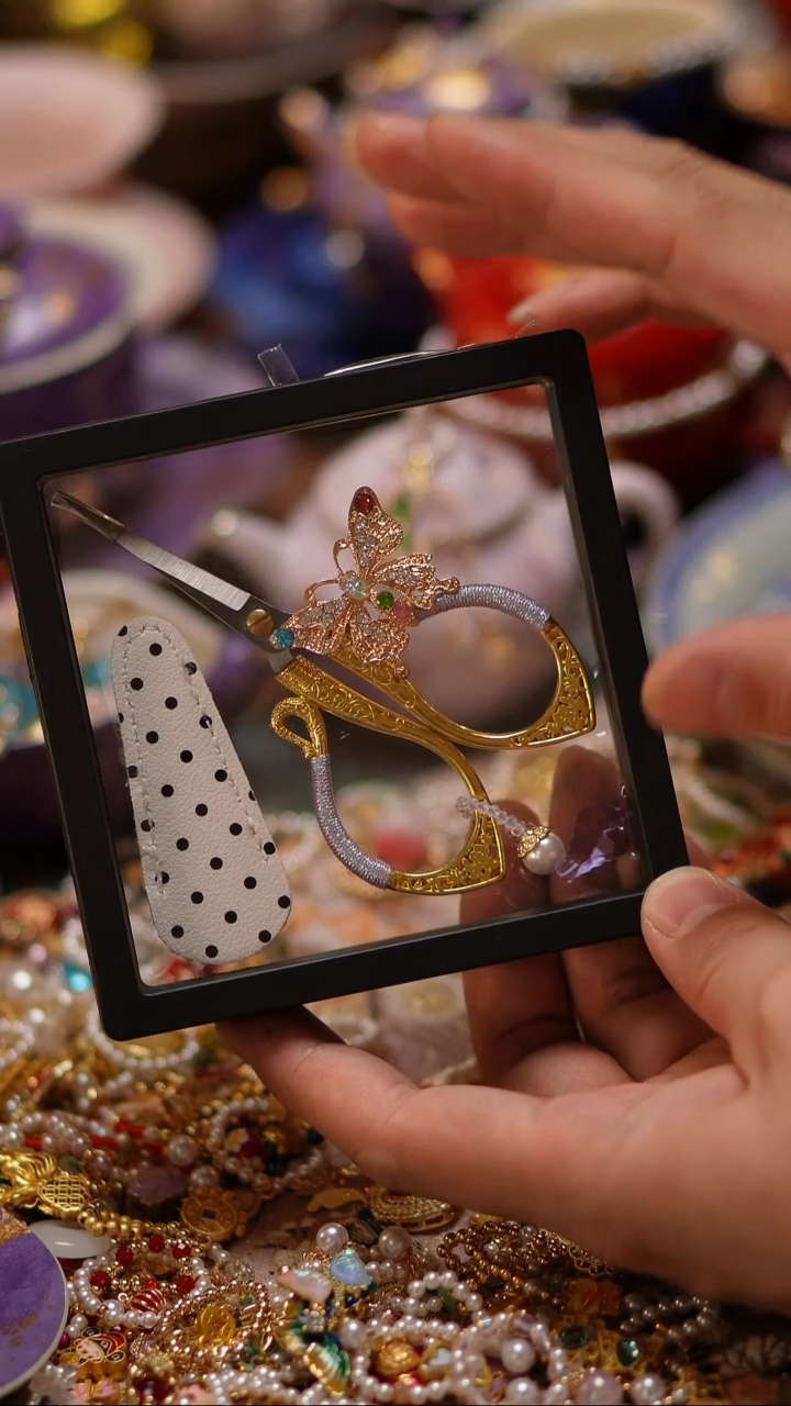 紫色编织蝴蝶剪刀