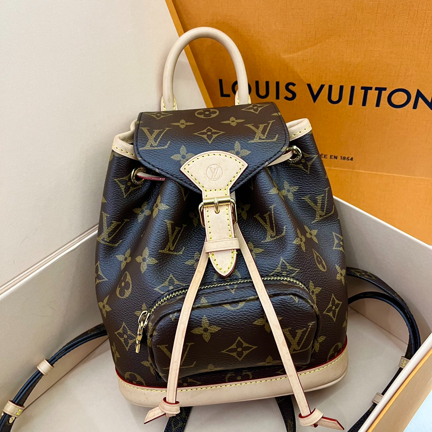 95新 LouisVuitton/路易威登 新款 montsouris mini 双肩包