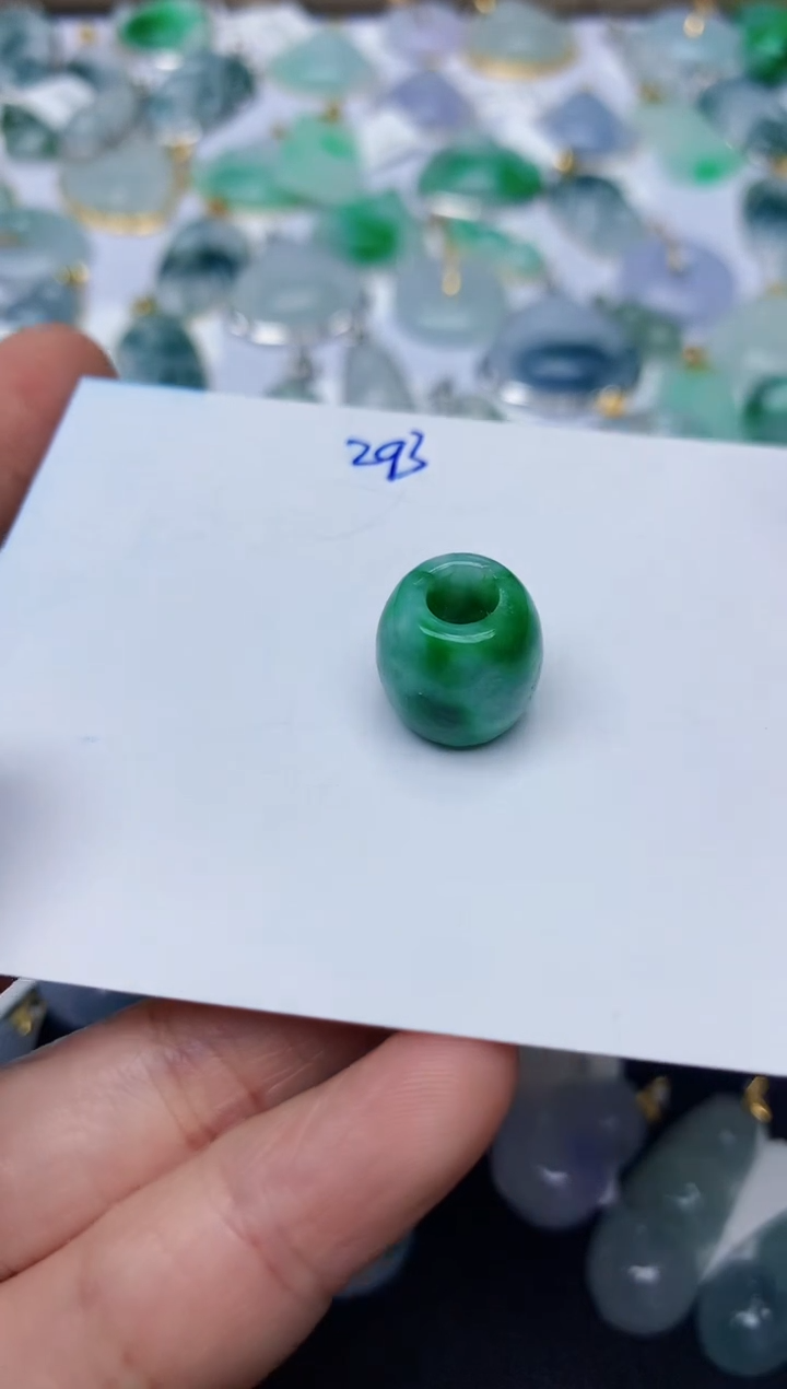 【闪购商品】翡翠颈饰未镶嵌天然翡翠A货  