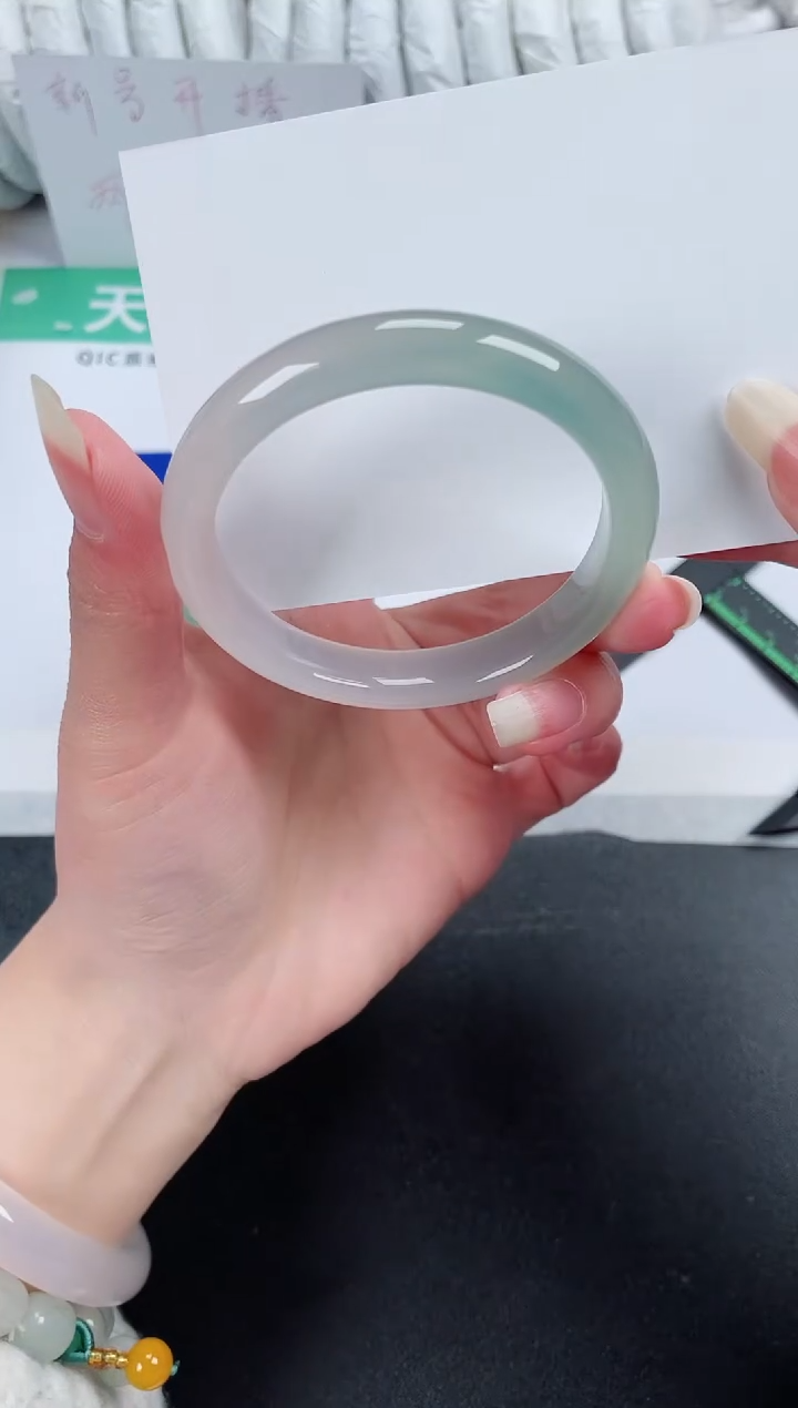 【闪购商品】石英质玉手镯未镶嵌373-54.5