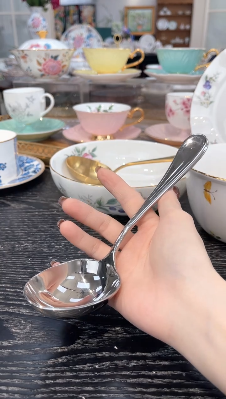 18-10不锈钢银色大勺               