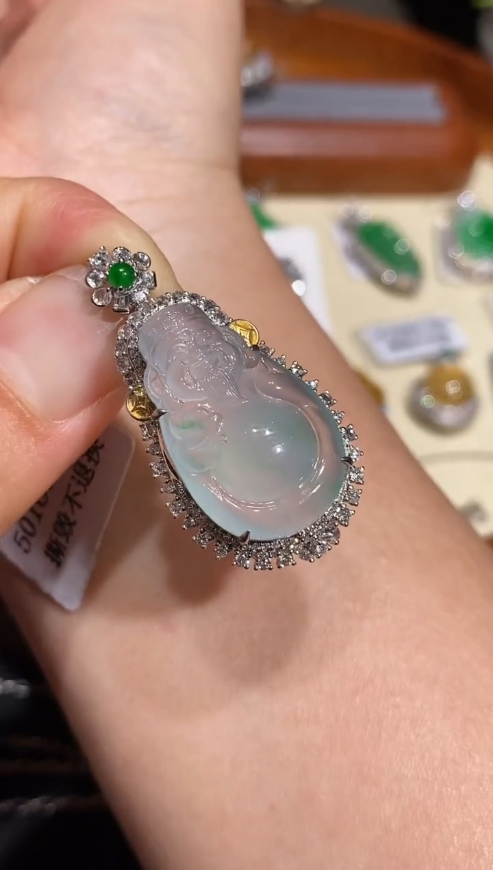 【闪购商品】翡翠颈饰18K金镶嵌吊坠