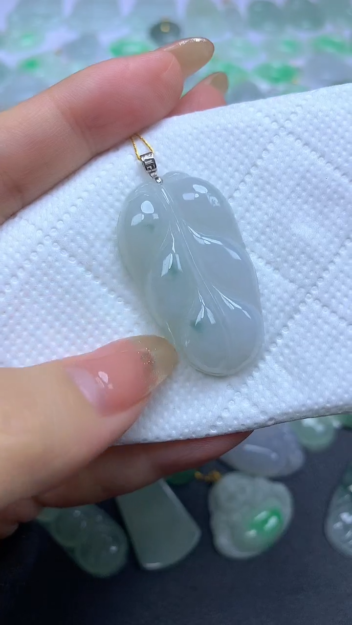 颈饰18K金镶嵌翡翠A货