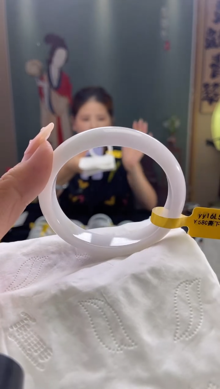 未镶嵌手镯（贵妃镯）翡翠圈口x51-52
