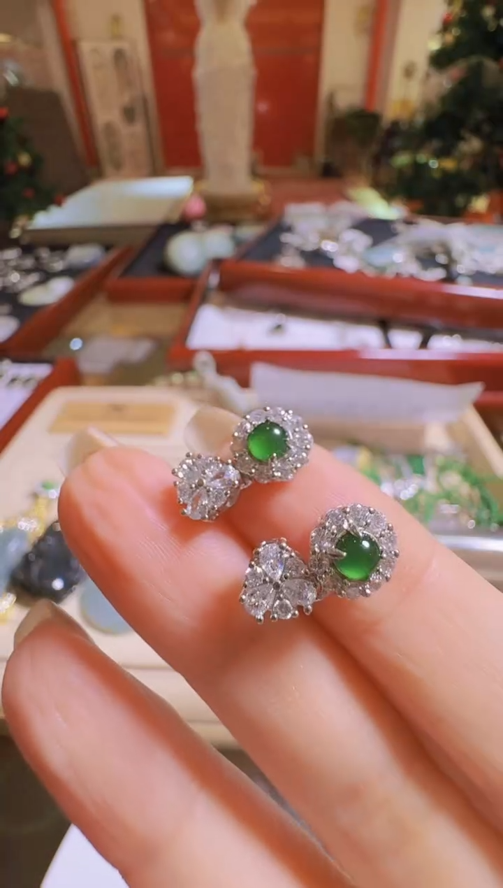 【闪购商品】翡翠吊坠(不含链)未镶嵌翡翠