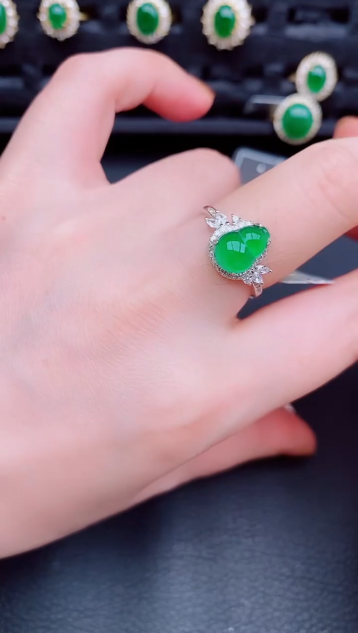 【闪购商品】翡翠戒指银S925镶嵌天然a货翡翠350