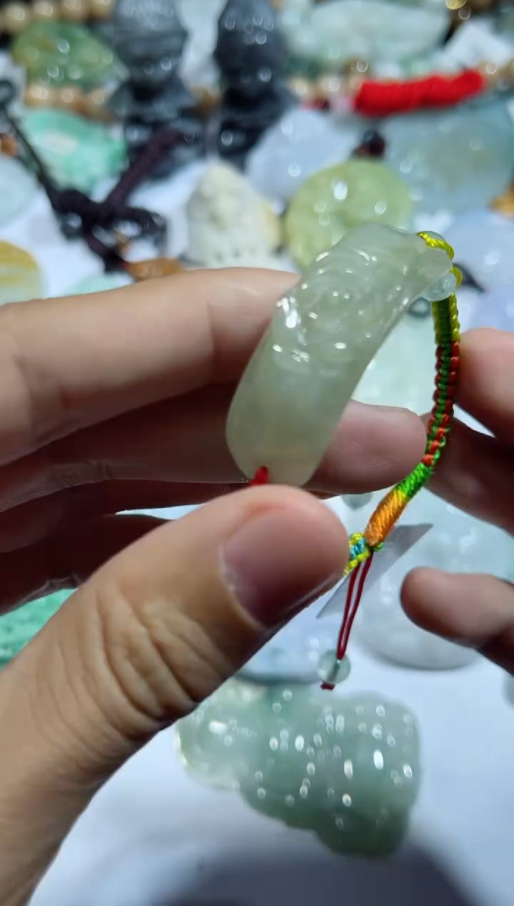 【闪购商品】翡翠颈饰未镶嵌00005581