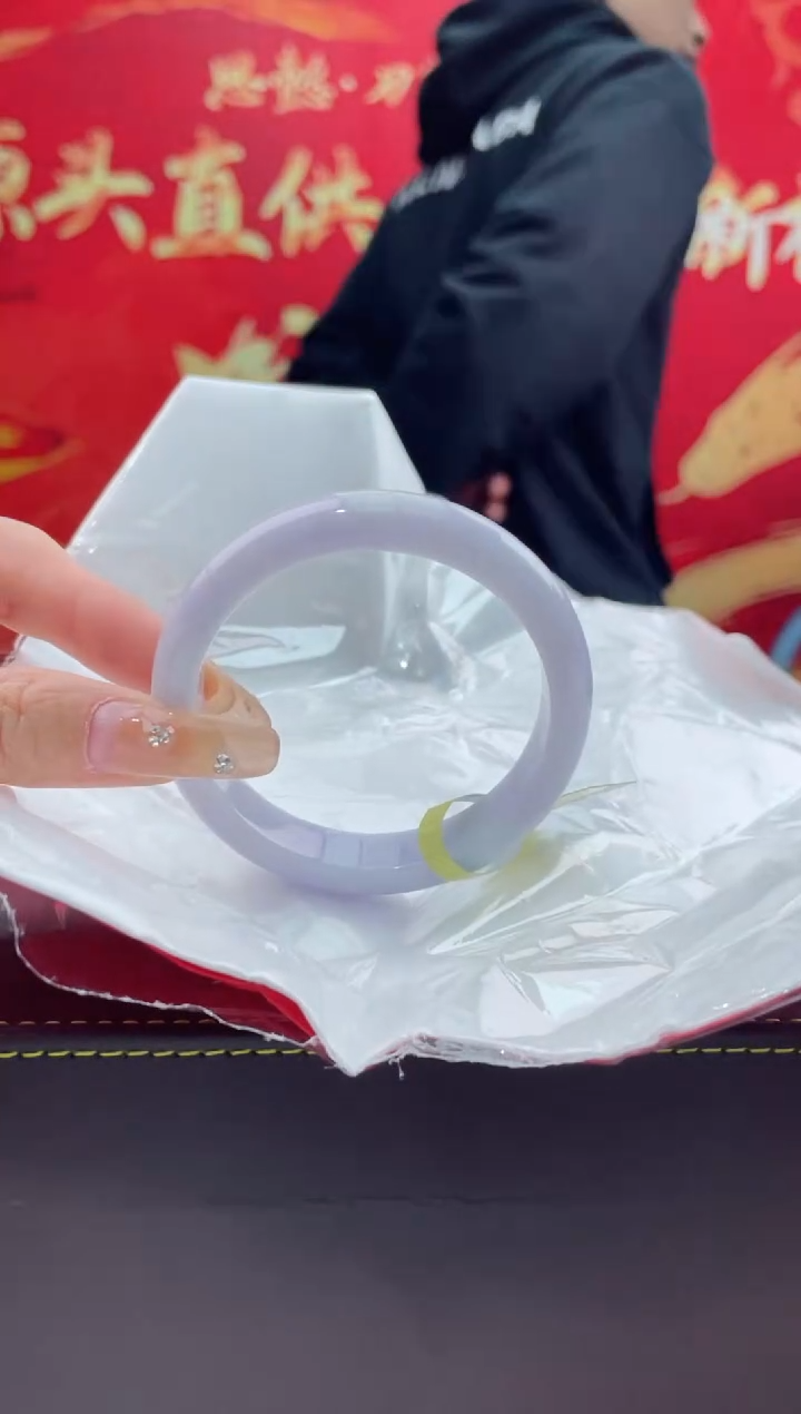 【闪购商品】翡翠手镯未镶嵌1翡翠手镯（微瑕）