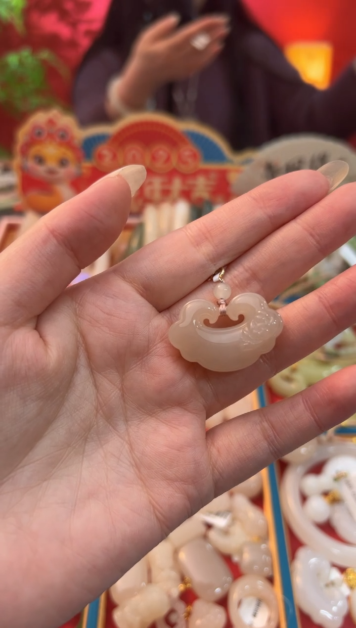 【闪购商品】和田玉吊坠未镶嵌红藕粉中号如意锁