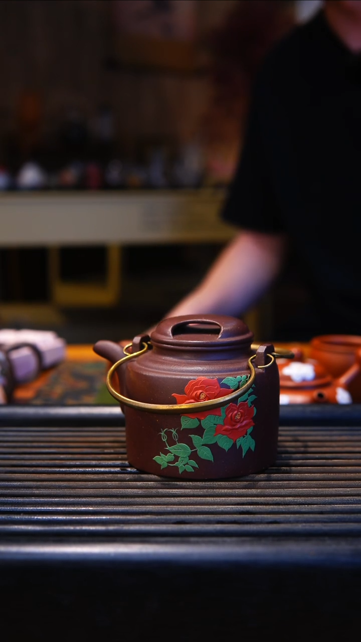 提梁紫砂壶大碗茶